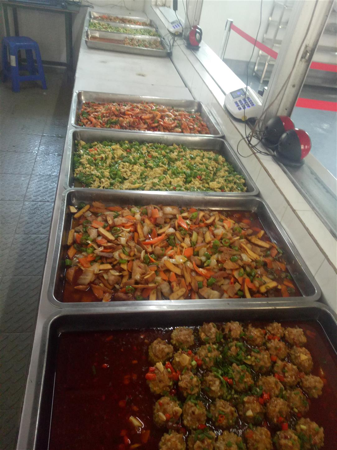 深圳工廠食堂承包服務 2公里內高效外包與一菜一價模式